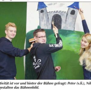 625108754_18430506655116459_5204328162499196406_n Peter, Nils und Lea sorgten dafür, dass die Wände beim Weihnachtsmärchen stabil und märchenhaft schön sind.#niederdeutschebühnepreetz #bühnenbau #holzwände #tackern #schrauben #kannlosgehen #toll