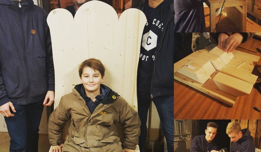 Geschafft! #derersteistfertig #holziholziholz #bohren #handwerker #sägen #niederdeutschebühne #froschkönig #thron