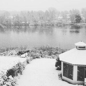 639912460_18570774088030135_2945978048221362758_n Bei dem Wetter kommt weihnachtliche Stimmung auf. Das Weihnachtsmärchen kann kommen // #niederdeutschebühnepreetz #weihnachtsmärchen #schnellkartenkaufen @www.nbpreetz.de #froschkönig #schnee #preetz