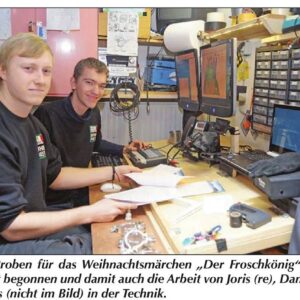 640396379_18561572257000722_2907917213975743844_n Unsere fleißigen Techniker #niederdeutschebühnepreetz #technik #kannlosgehen #froschkönig #mehralsnurknöpfedrücken #mischpult #toll