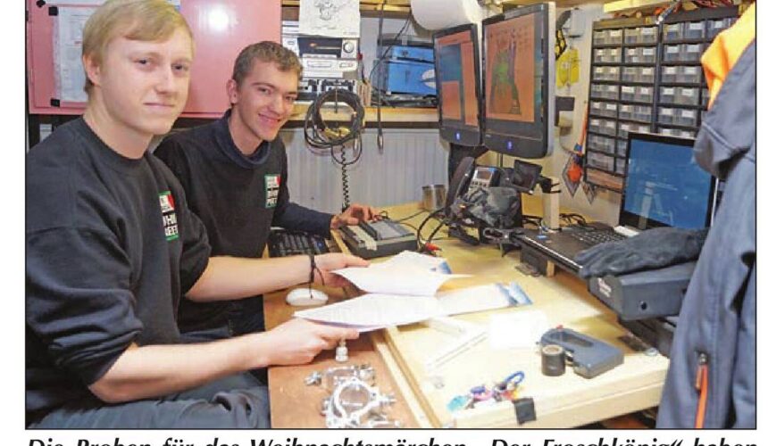 640396379_18561572257000722_2907917213975743844_n Unsere fleißigen Techniker #niederdeutschebühnepreetz #technik #kannlosgehen #froschkönig #mehralsnurknöpfedrücken #mischpult #toll