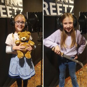 Doch nicht nur Wendy geht auf die Reise nach Nimmerland. Sie nimmt ihre Geschwister mit auf dieses Abenteuer. Bei den Aufnahmen waren Frida und Hanna ein super Team!