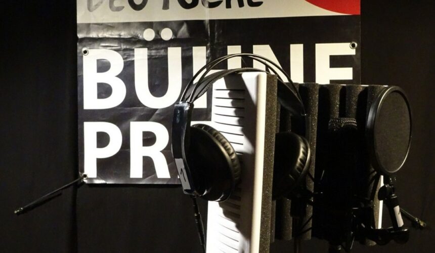 264551007_992878008253338_552229535779137066_n Frohen Nikolaustag🙂Ein neues Projekt, neue Anschaffungen und leider auch viele Kosten. Zum Glück haben wir beim Rutha Preis ein großes Preisgeld bekommen, sodass die Investition ins Tonstudio leicht fiel. Dennoch gibt es weitere Kosten, die gedeckt werden müssen und da sind wir auf euch angewiesen. Wenn euch unser Weihnachtsmärchen als Hörspiel gefällt, ihr es unterstützen möchtet und auch 2022 ein Weihnachtsmärchen sehen/hören wollt, dann würden wir uns über eine Spende freuen.