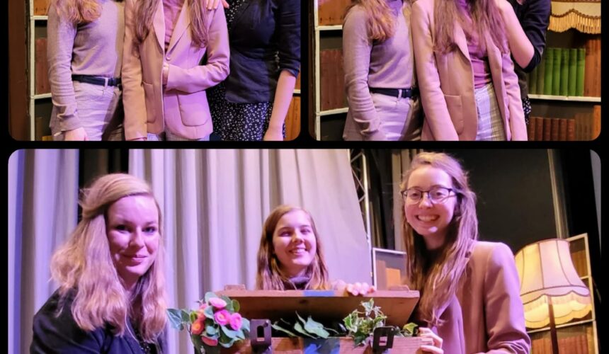 315243900_473921064723428_8819185865727705574_n Dürfen wir vorstellen – die ProjektleitungDas diesjähre Regieteam besteht aus Katharina Glau, Anna-Laura Maas und Ronja Kayser. Sie alle haben viel Theatererfahrungen und dürfen in diesem Jahr die Regie, Bühnenbau, Maske, Kostüme, Requisite, Werbung und Catering bewältigen.Seit März laufen nun die Proben und wir können es kaum erwarten, unser Stück am 27.11.2022 auf die Bühne zu bringen. Wir sehen uns im Theater Karten: www.nbpreetz.de/karten