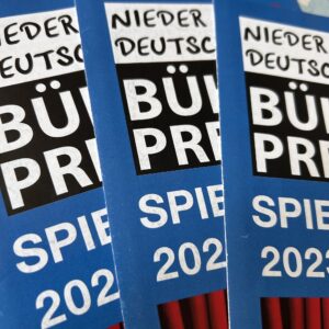 Die neue Spielzeit steht vor der Tür! Wir stecken gerade mitten in den letzten Vorbereitungen und unser neuer Spielplan geht bald in Druck. Ab ca. September findet ihr ihn wieder in Preetz und Umgebung.Freut euch auf unsere erste Premiere Anfang November!Bleibt gespannt und schaut regelmäßig hier vorbei – wir halten euch über alle Neuigkeiten auf dem Laufenden! Auch auf unserer Website gibt es immer aktuelle Infos.