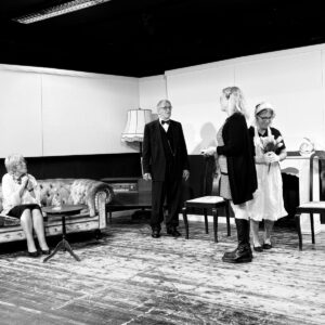 Noch 1 Woche bis zur Premiere von „Amaretto“!Es wird mörderisch, lustig und spannend – unsere Kriminalkomödie lässt euch bis zum Schluss rätseln.Nicht verpassen: acht Aufführungen in Preetz plus Auswärtstermine in Bordesholm und Kroog.